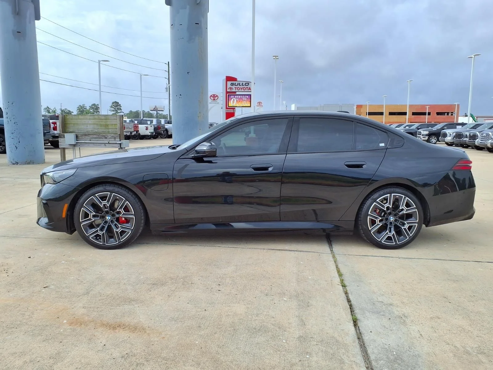 Used 2026 Black BMW 550e xDrive image 8