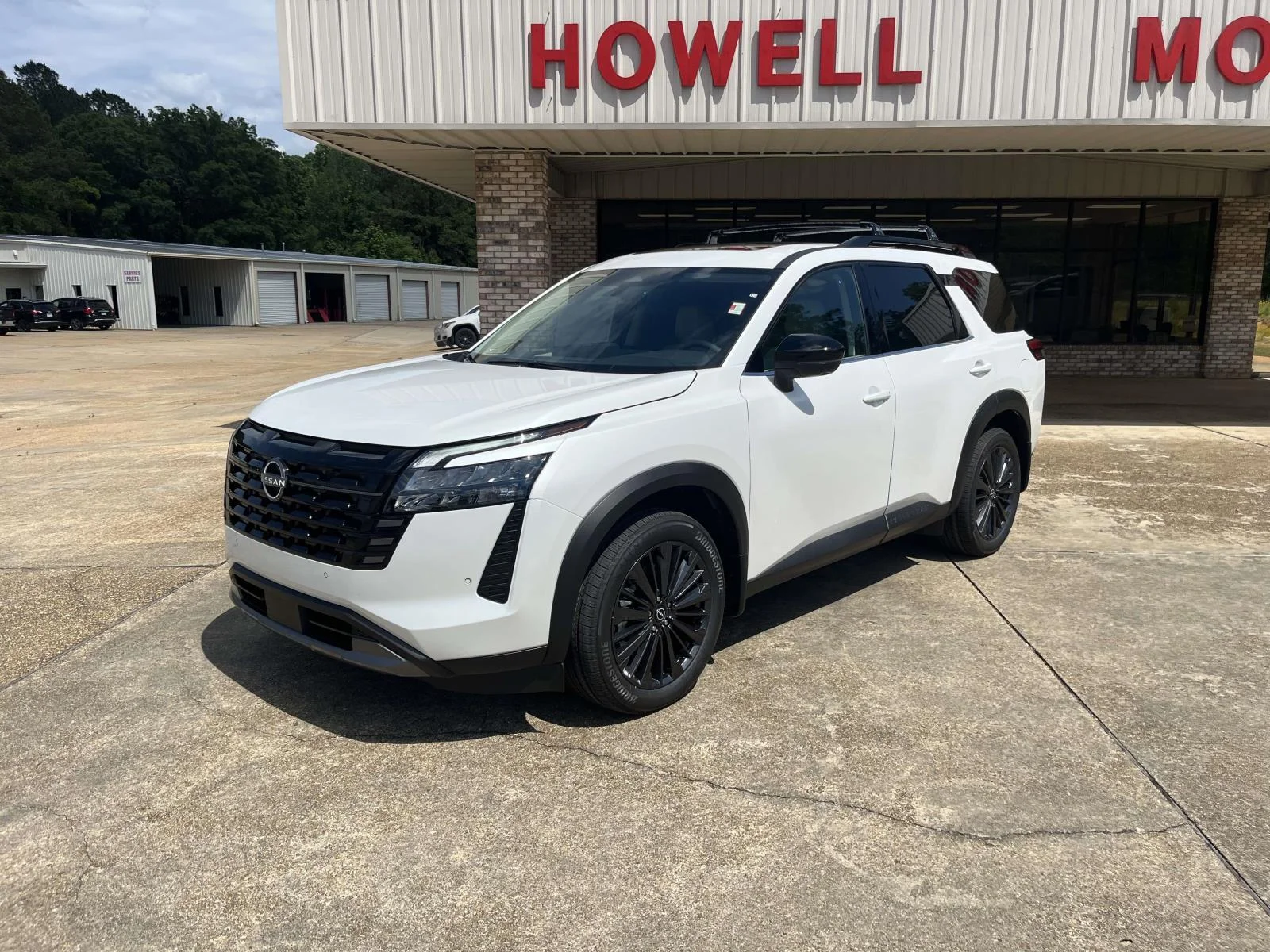 2026 Nissan Pathfinder SL 2WD's photo