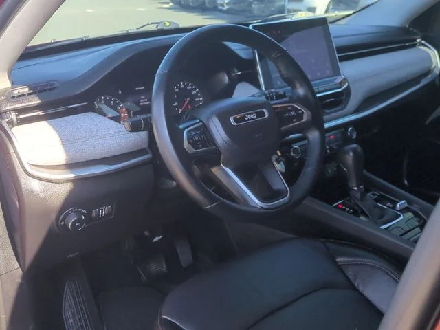 Used 2022 Red Jeep Latitude Lux image 29