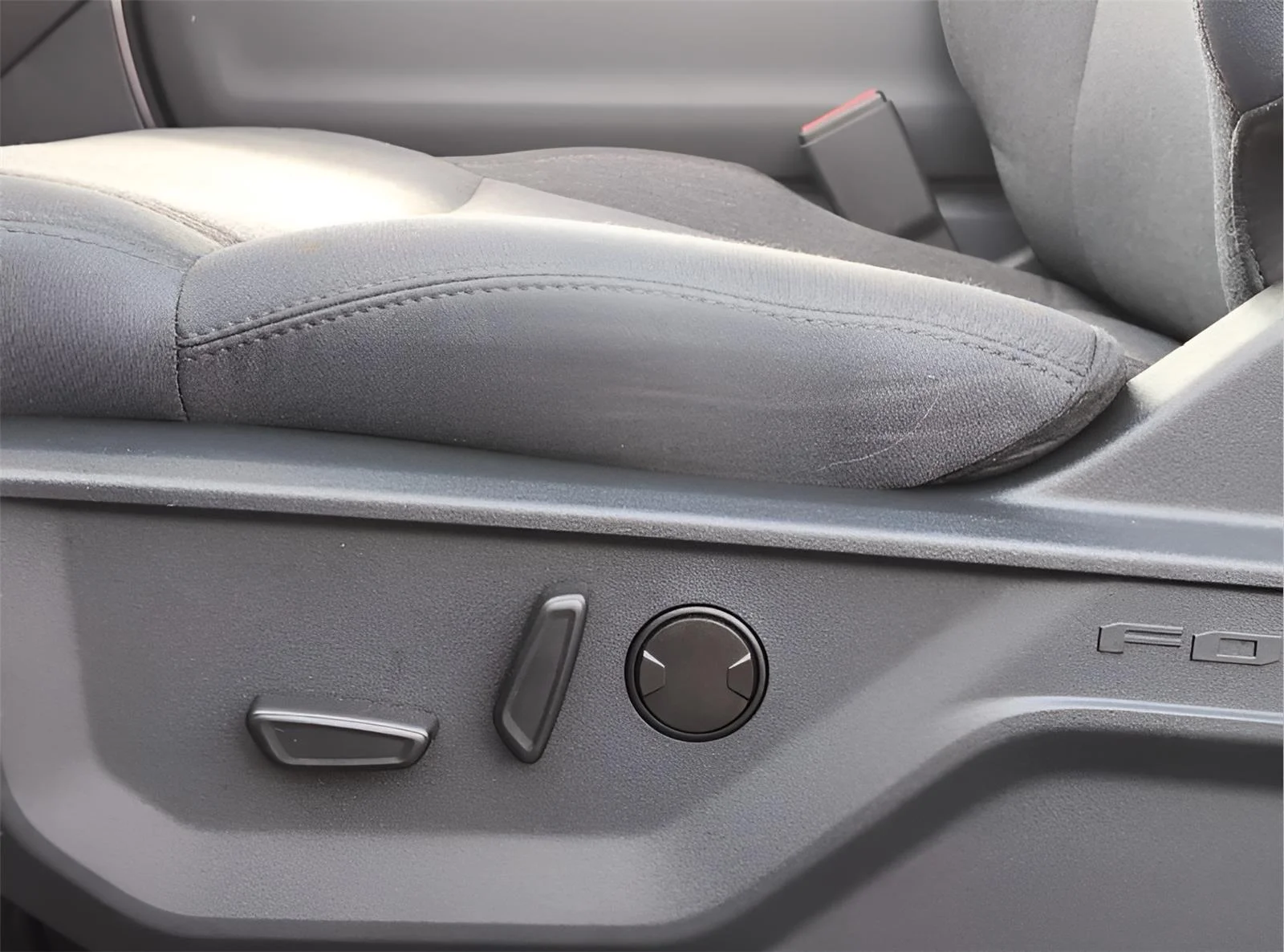 Used 2025 Agate Black Ford Active image 11