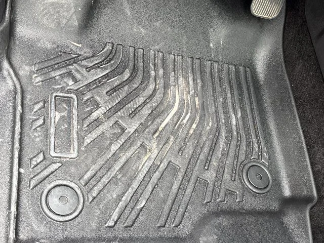 Used 2018 Silver Ford XLT image 27