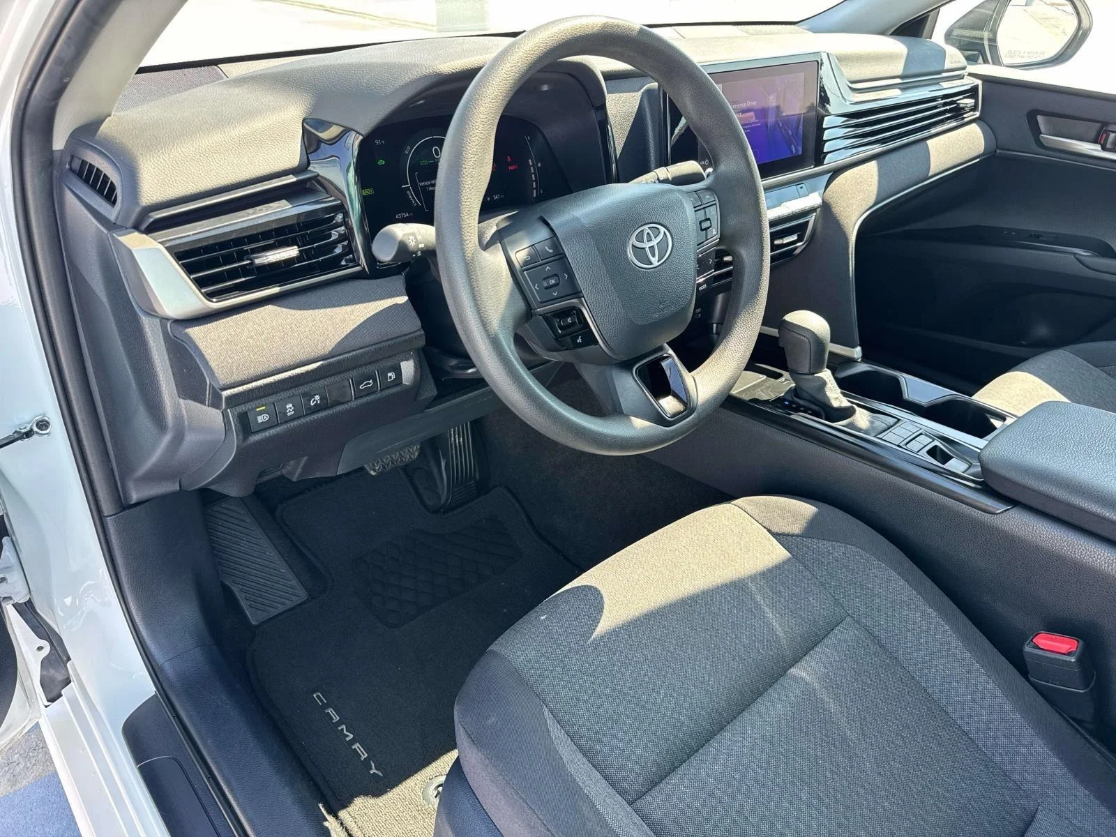 Used 2025 Ice Cap Toyota LE image 10