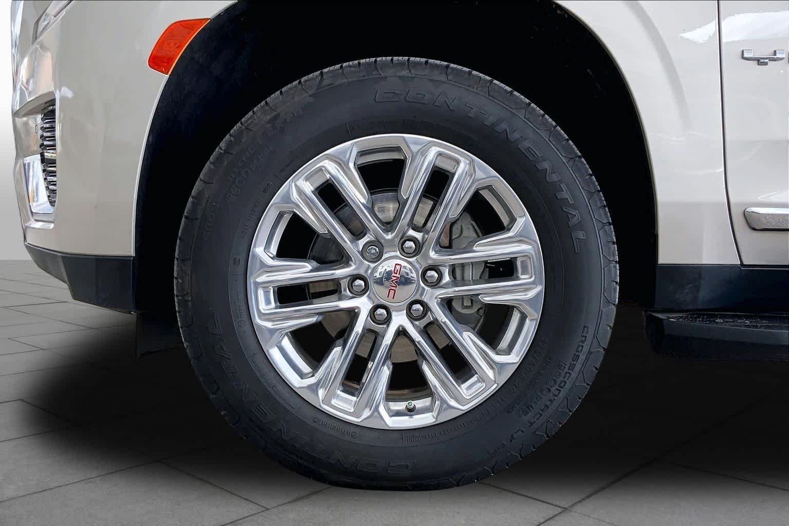 Used 2023 Pearl Beige Metallic GMC SLT image 12
