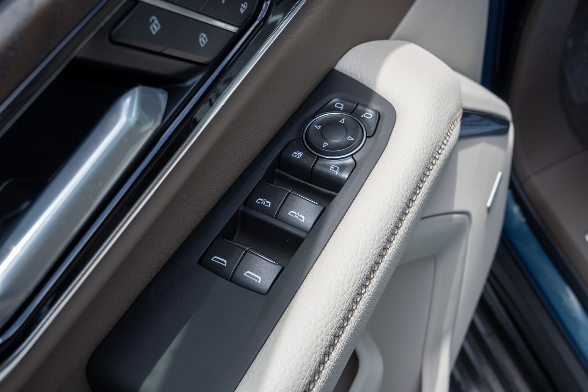 2026 GMC Yukon XL Denali - Photo 13
