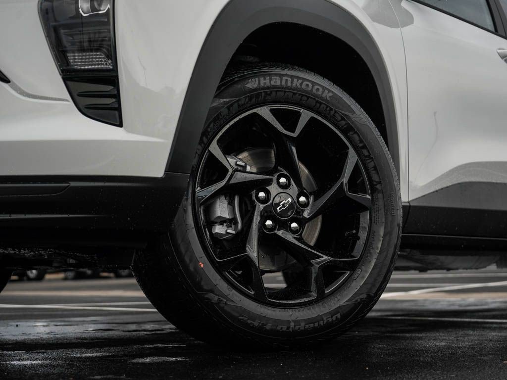 New 2026 Summit White Chevrolet LT image 5