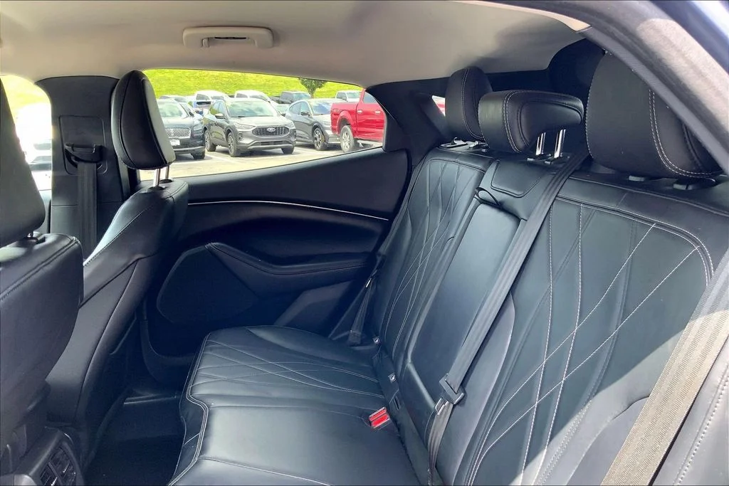 Used 2021 Blue Ford Select image 9