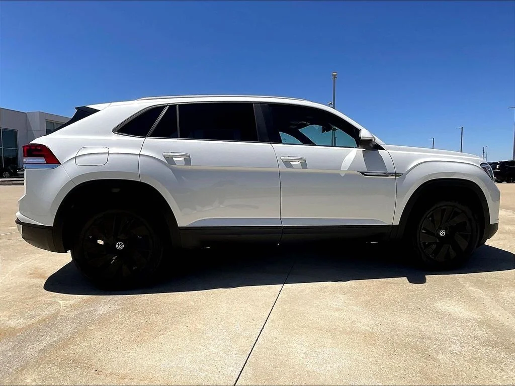 New 2026 White Volkswagen 2.0T SE w/Technology image 4