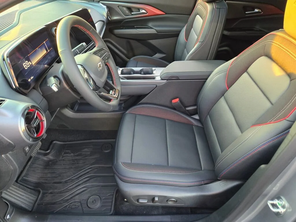 2025 Chevrolet Equinox EV RS - Photo 22