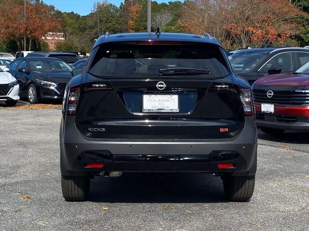 2026 Nissan Kicks SR photo 2