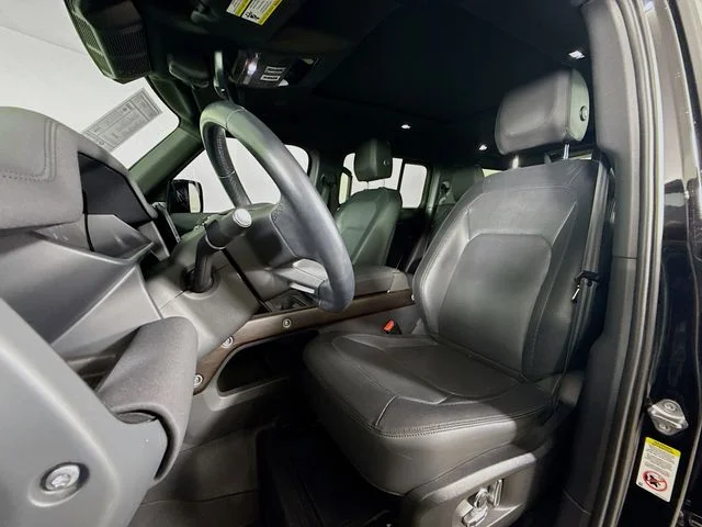 Used 2023 Black Land Rover X-Dynamic SE image 11