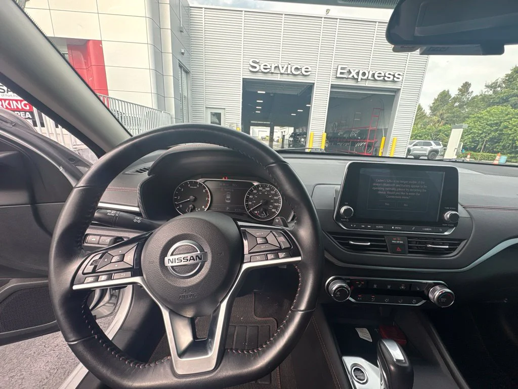 Used 2021 Silver Nissan 2.0 SR image 5