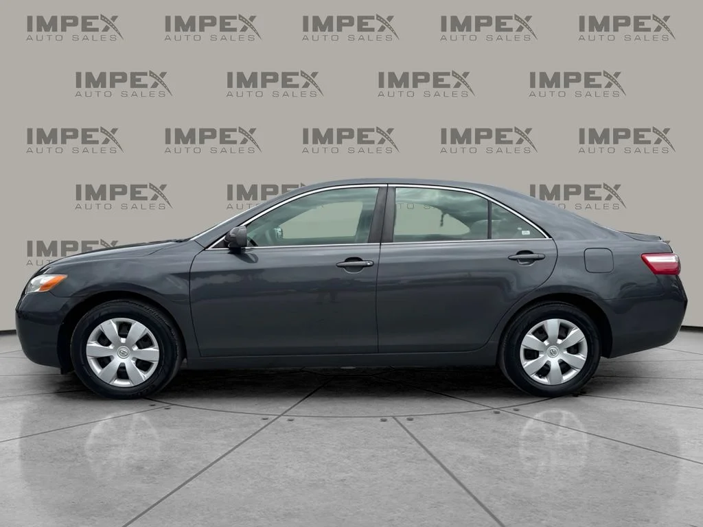 Used 2008 Gray Toyota LE image 2