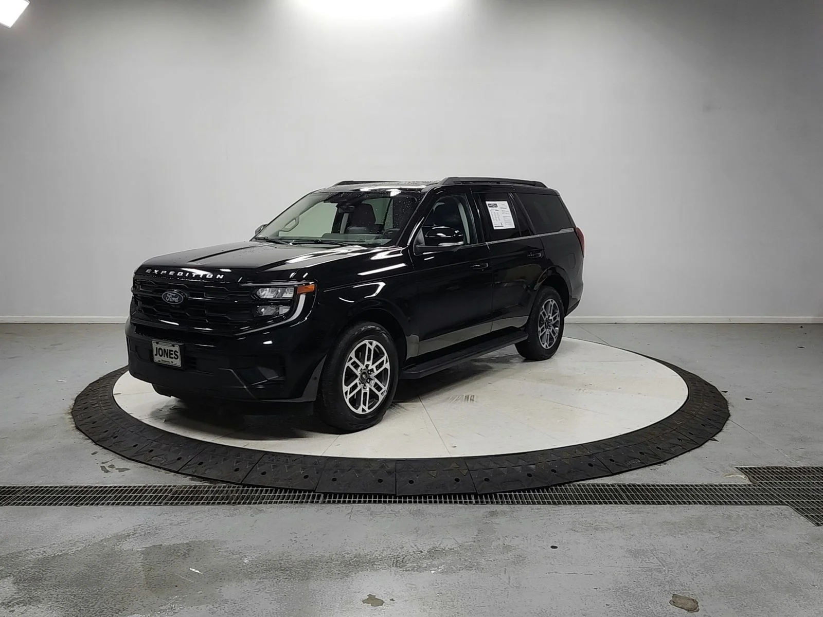 Used 2025 Black Ford Active image 3