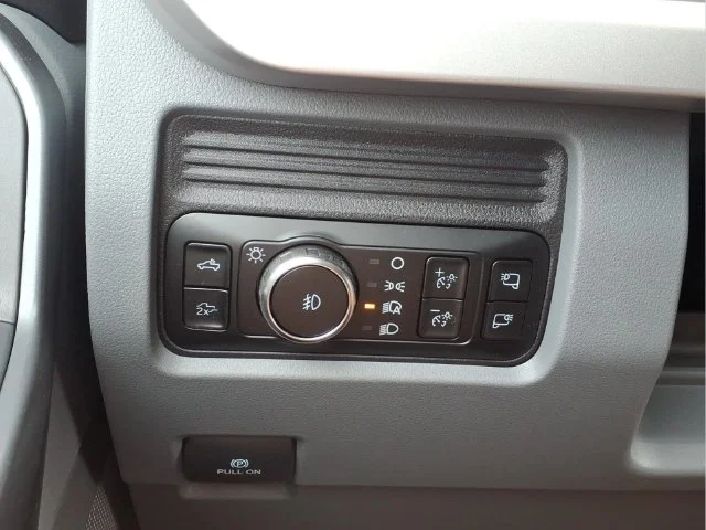 New 2027 Oxford White Ford F-250® XLT image 25