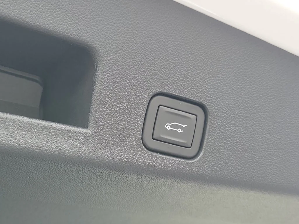 New 2026 Summit White Chevrolet LT image 27