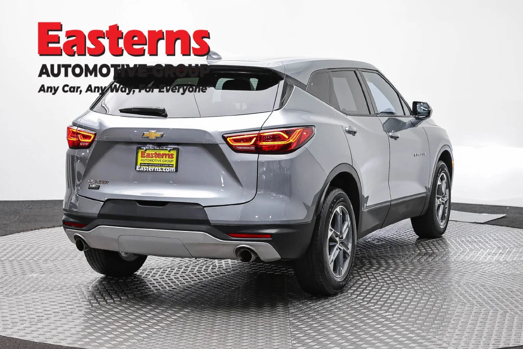 Used 2025 Gray Chevrolet LT image 5