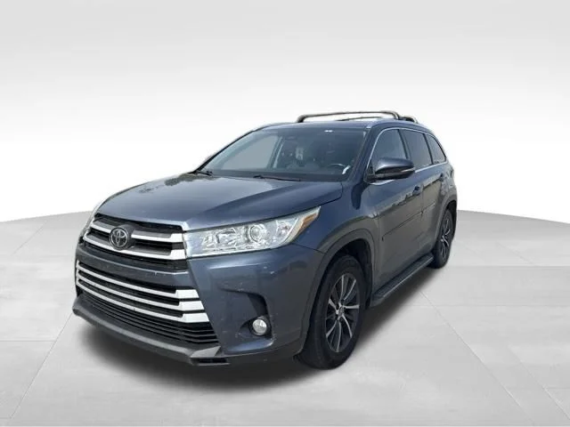 Used 2018 Blue Toyota XLE image 7