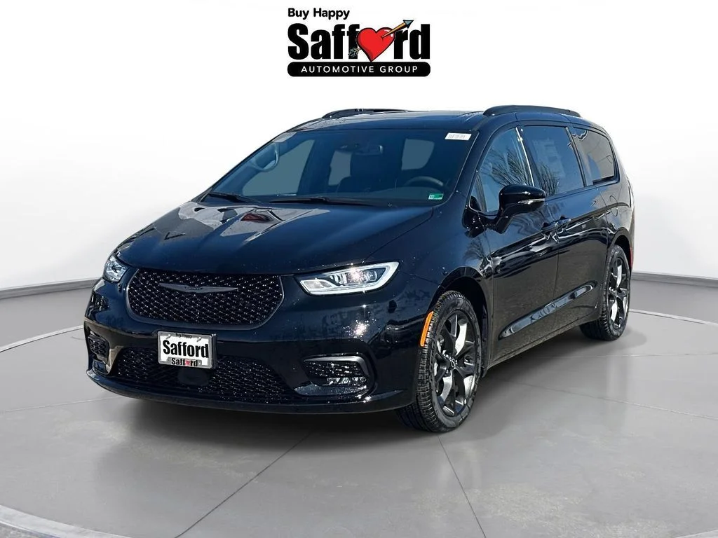 2026 Chrysler Pacifica Limited's photo