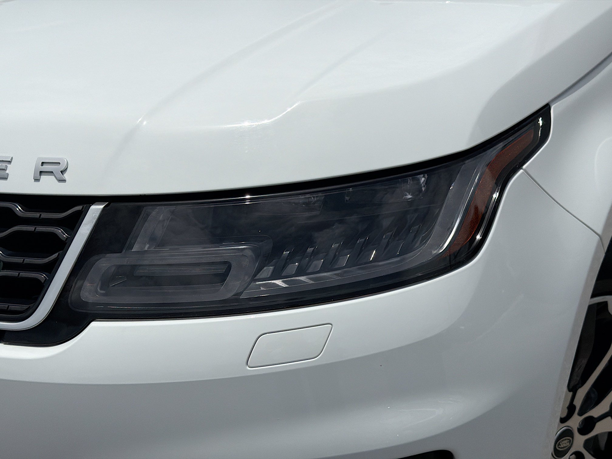 Used 2019 Fuji White Land Rover HSE image 9