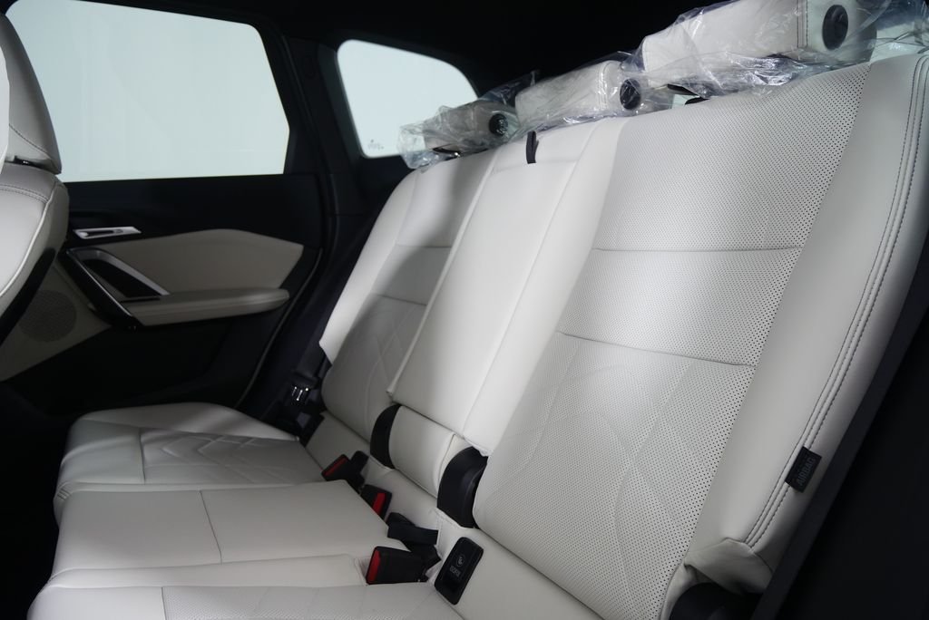 Used 2026 Alpine White BMW xDrive28i image 15