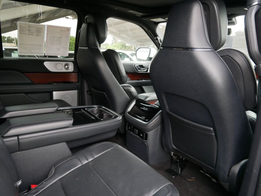 Used 2023 White Lincoln Reserve image 12
