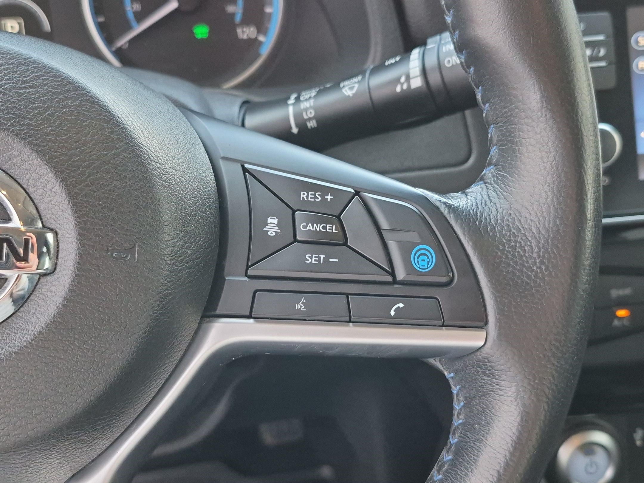 Used 2018 Deep Blue Pearl Nissan SL image 18