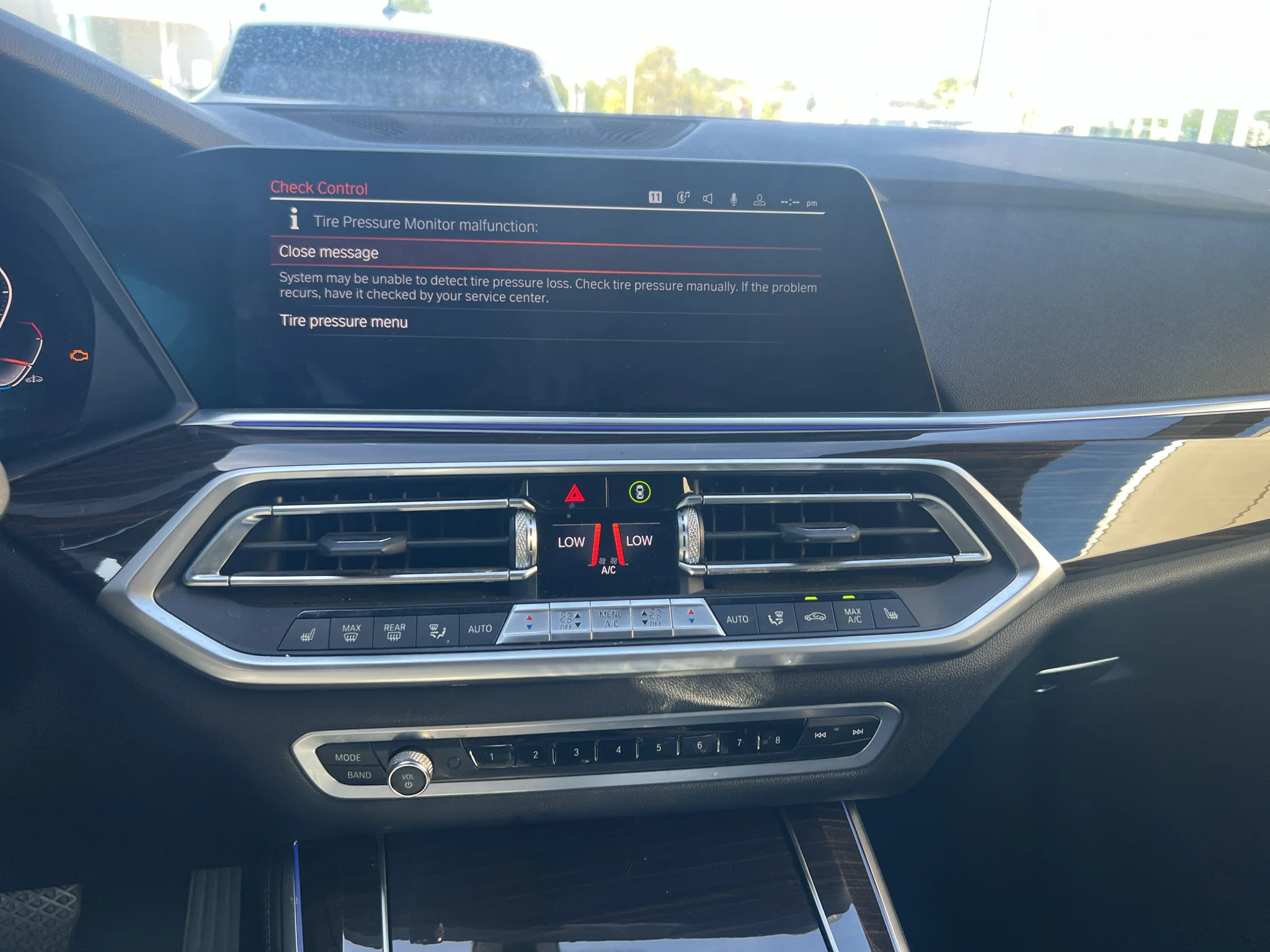 Used 2019 Jet Black BMW xDrive40i image 6