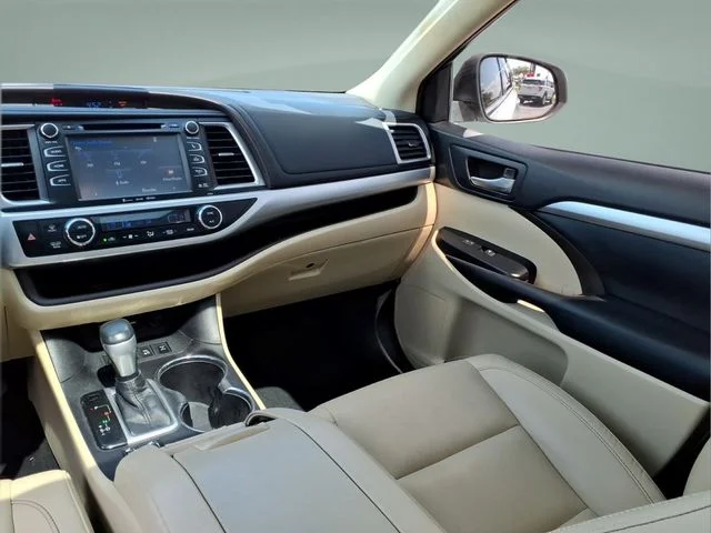 2019 Toyota Highlander XLE - Photo 18