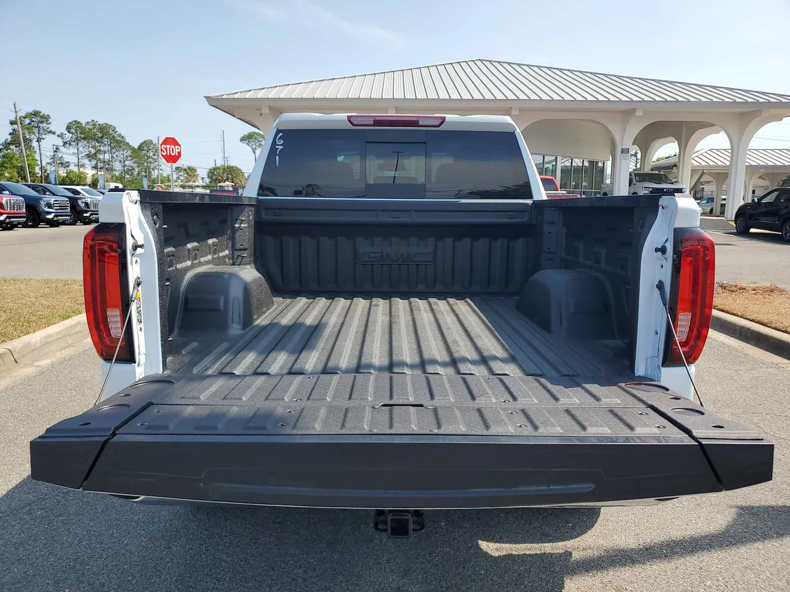 New 2026 Glacier White Tricoat GMC SLT image 5