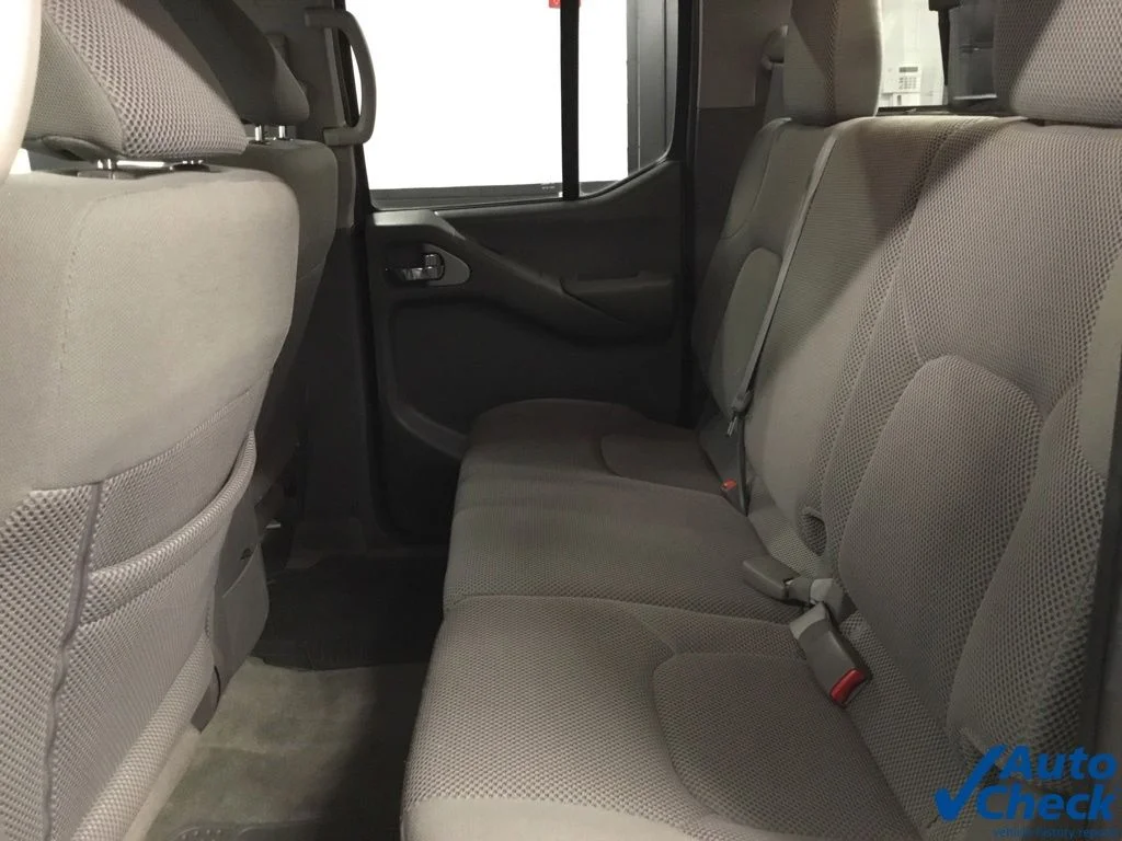 Used 2015 Silver Nissan SV image 28