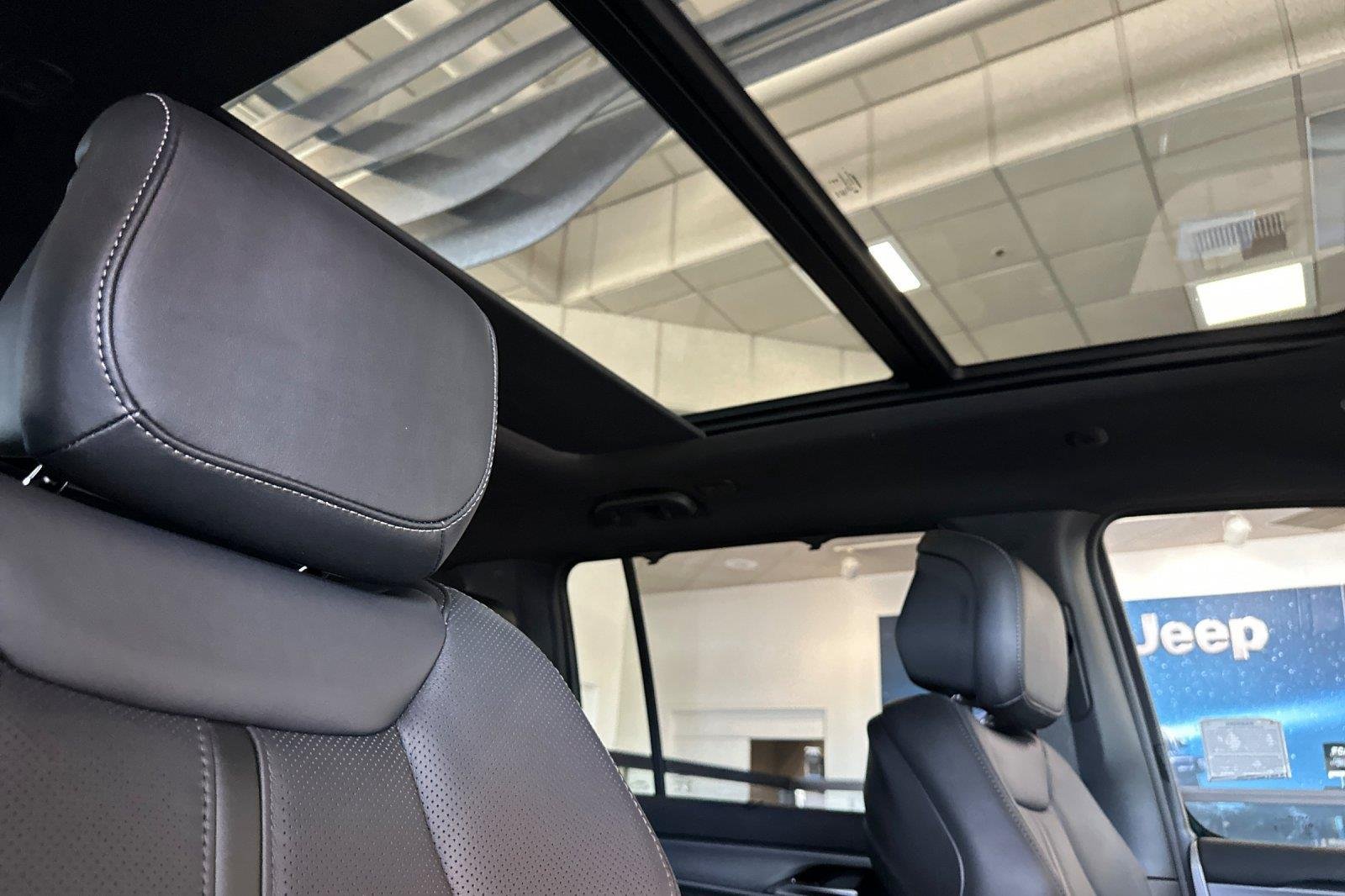 New 2026 High Gloss Black Jeep Limited Reserve image 18