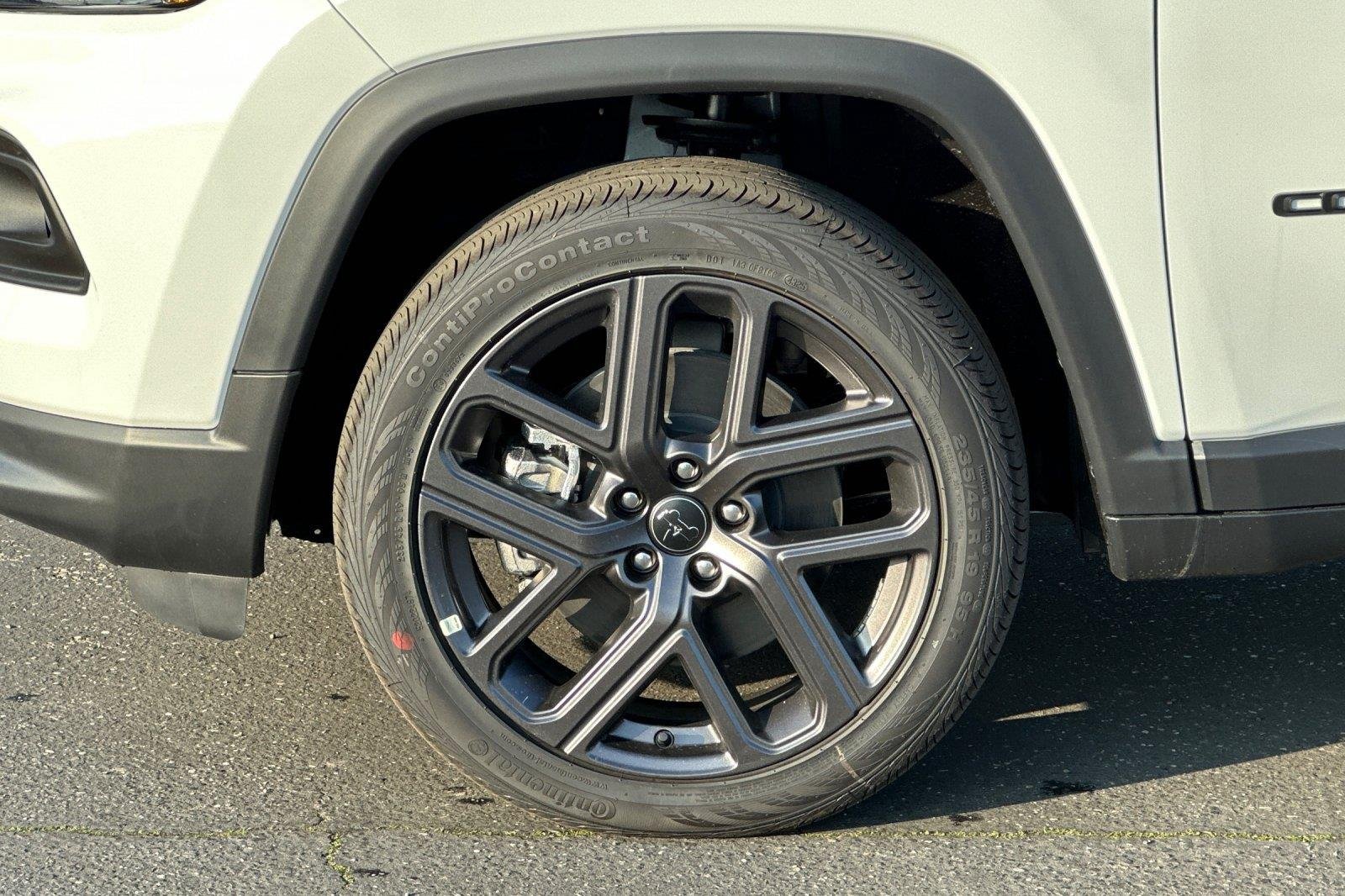 New 2026 Bright White Clearcoat Jeep Latitude Altitude image 25