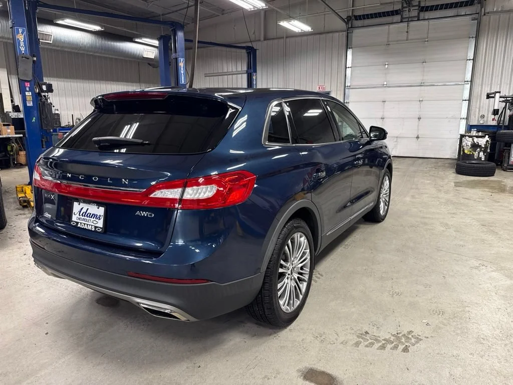 Used 2017 Blue Lincoln Reserve image 6
