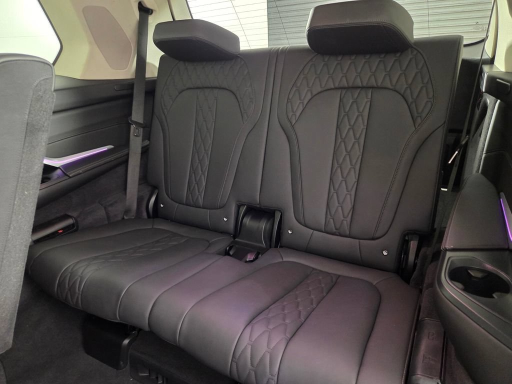 2025 BMW X7 40i - Photo 28