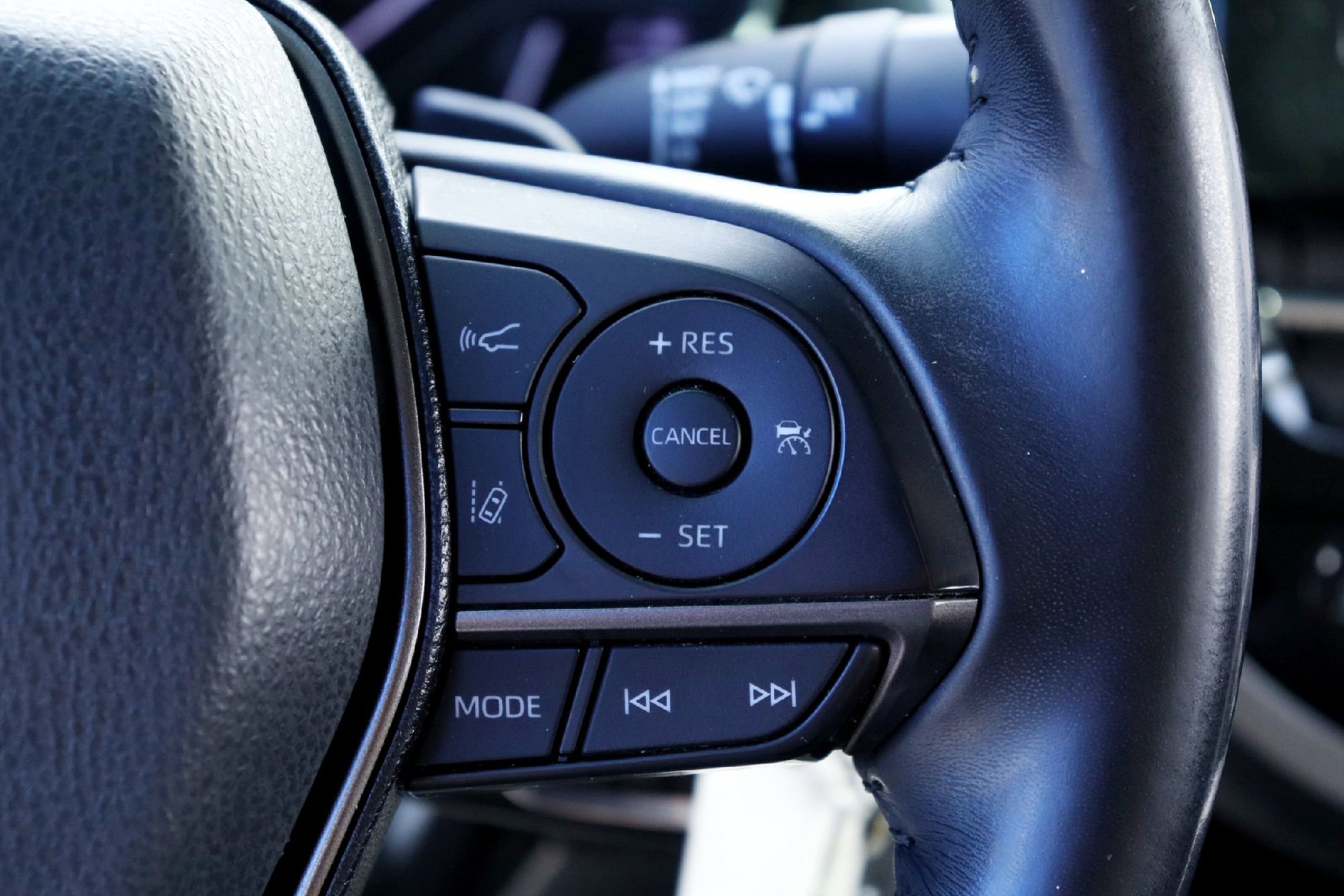 2022 Toyota Camry SE - Photo 14