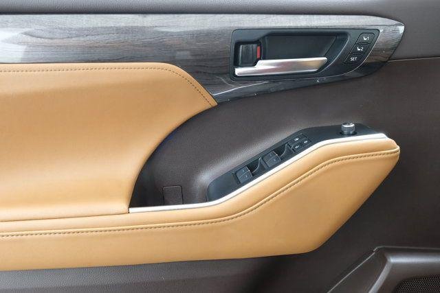Certified Used 2021 RUBY FLARE PEARL Toyota  image 30
