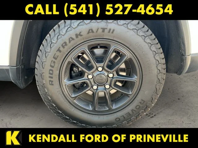 Used 2019 Bright White Clearcoat Jeep Laredo image 9