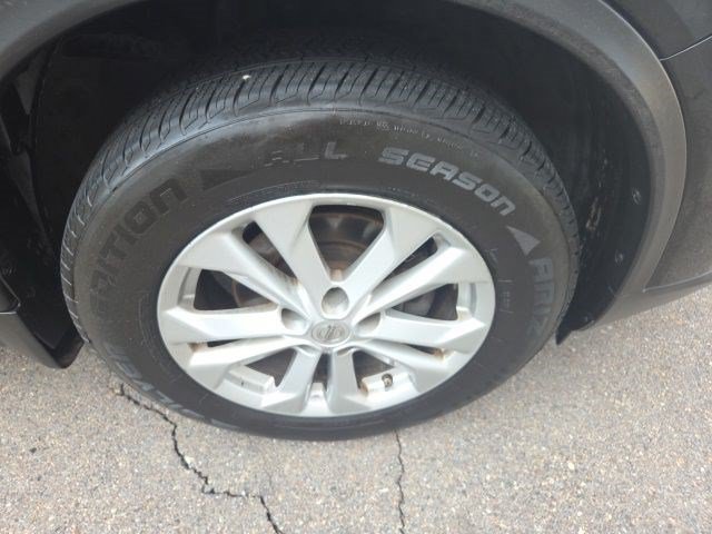 Used 2015 Super Black Nissan SV image 22