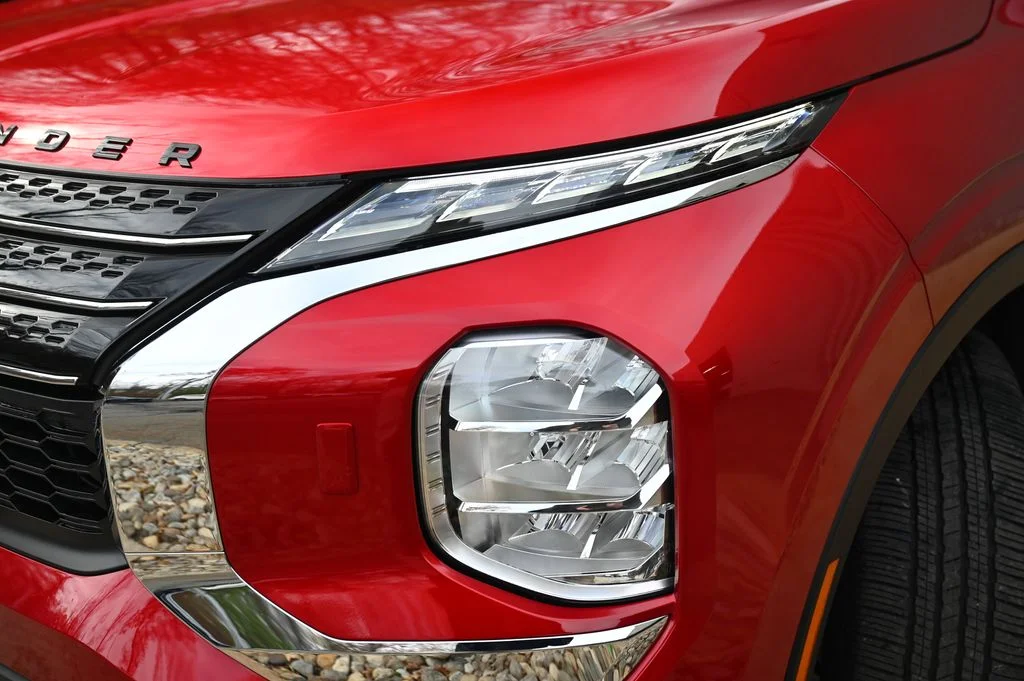 Used 2024 Red Mitsubishi ES image 5