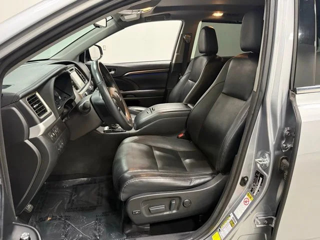 Used 2016 Silver Toyota Limited Platinum V6 image 14