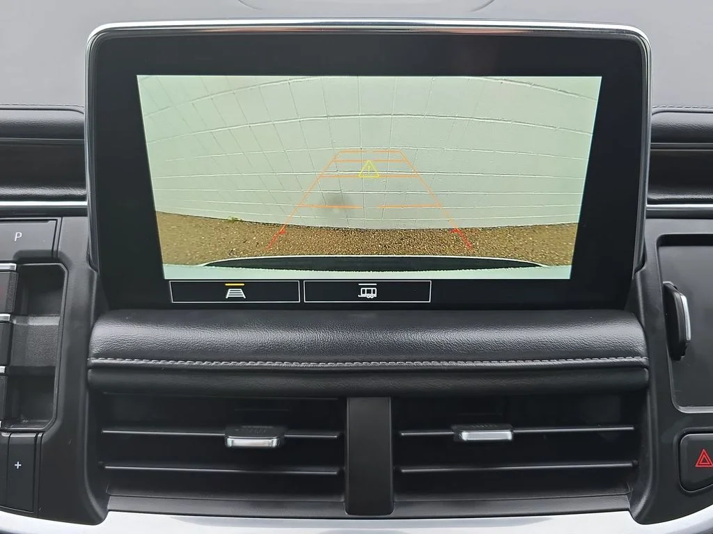 Certified Used 2021 White Chevrolet Z71 image 15