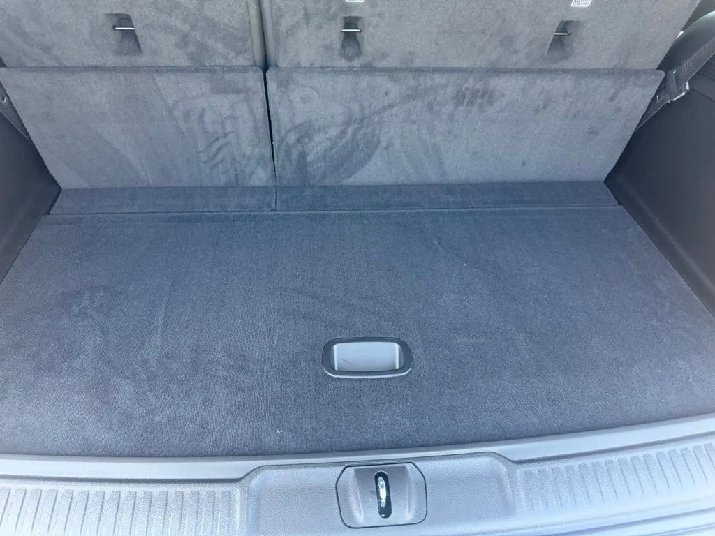 New 2026 Bright White Clear-Coat Exterior Paint Jeep  image 54
