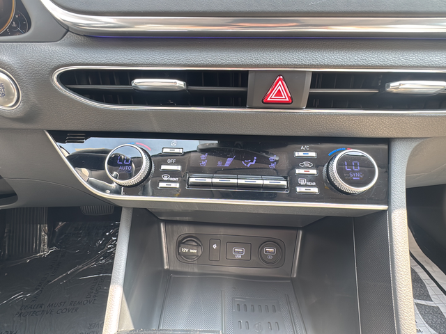 Used 2023 Black Hyundai Limited image 21