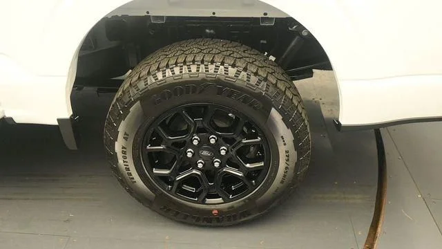 New 2026 Oxford White Ford XLT image 9