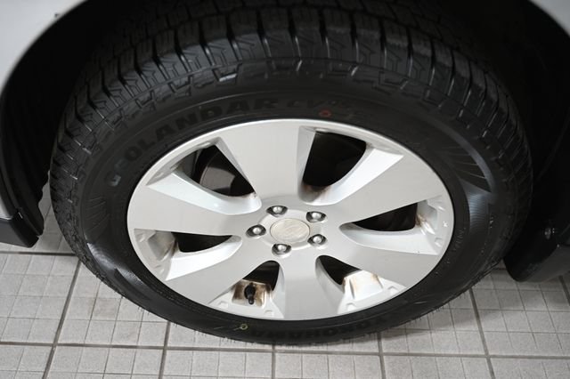Used 2012 Silver Subaru 2.5i image 16