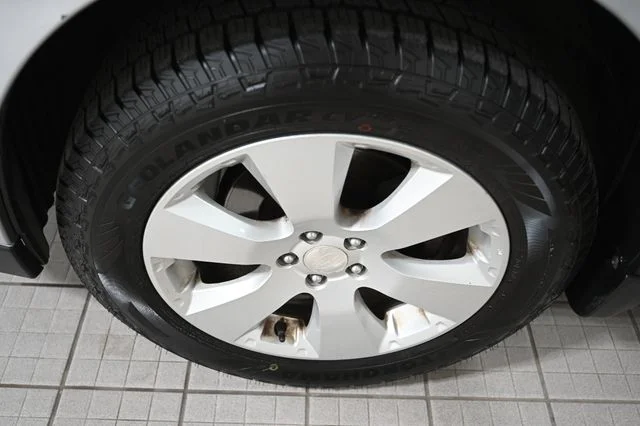 Used 2012 Silver Subaru 2.5i image 16