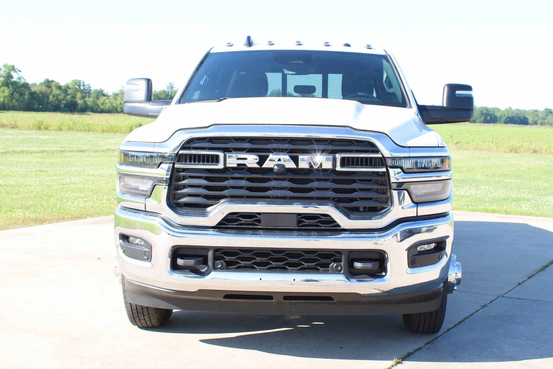 New 2026 Bright White Clear-Coat Exterior Paint RAM TRADESMAN CREW CAB 4X4 LONG BOX image 23