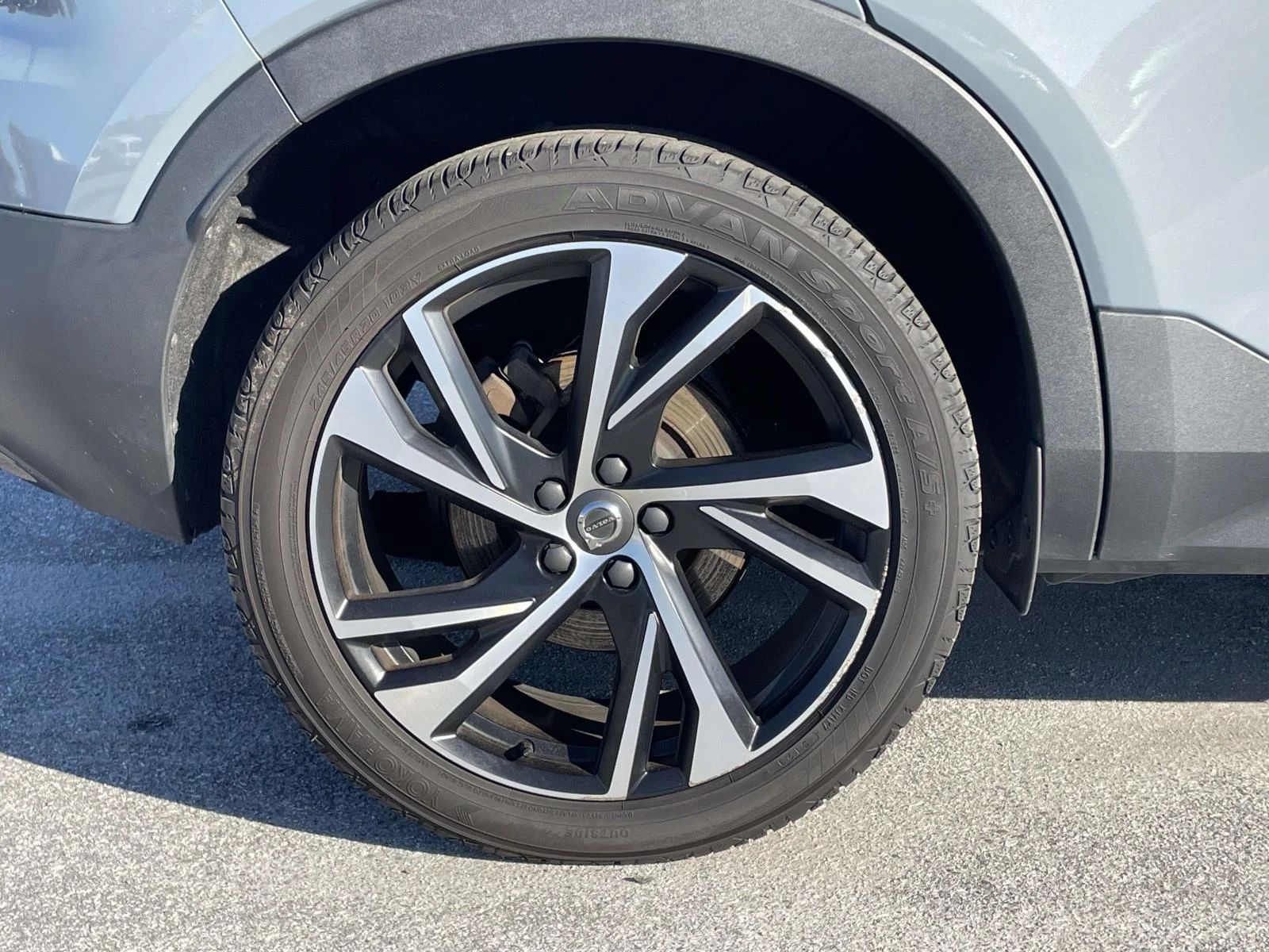 Used 2021  Volvo R-Design image 31