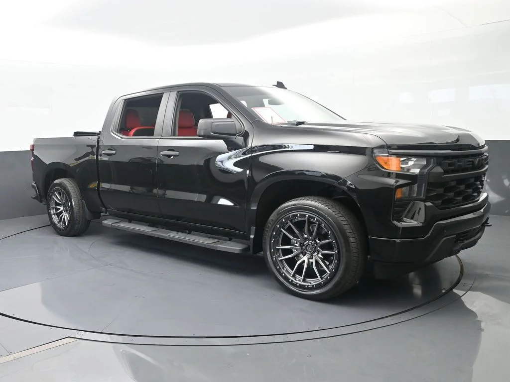 Used 2022 Black Chevrolet Custom image 8