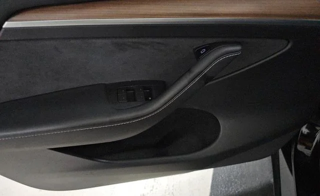 Used 2022  Tesla Long Range image 11